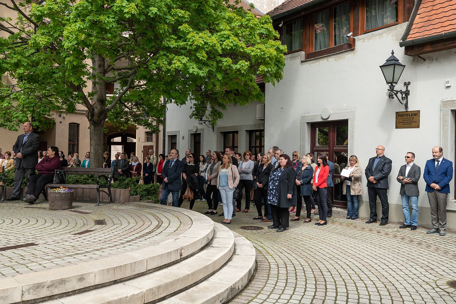 Így köszöntötték a ballagó diákok osztályfőnökeit az Órajátéknál